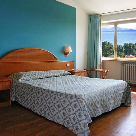 Hotel Cavalieri Passignano sul Trasimeno Exterior foto