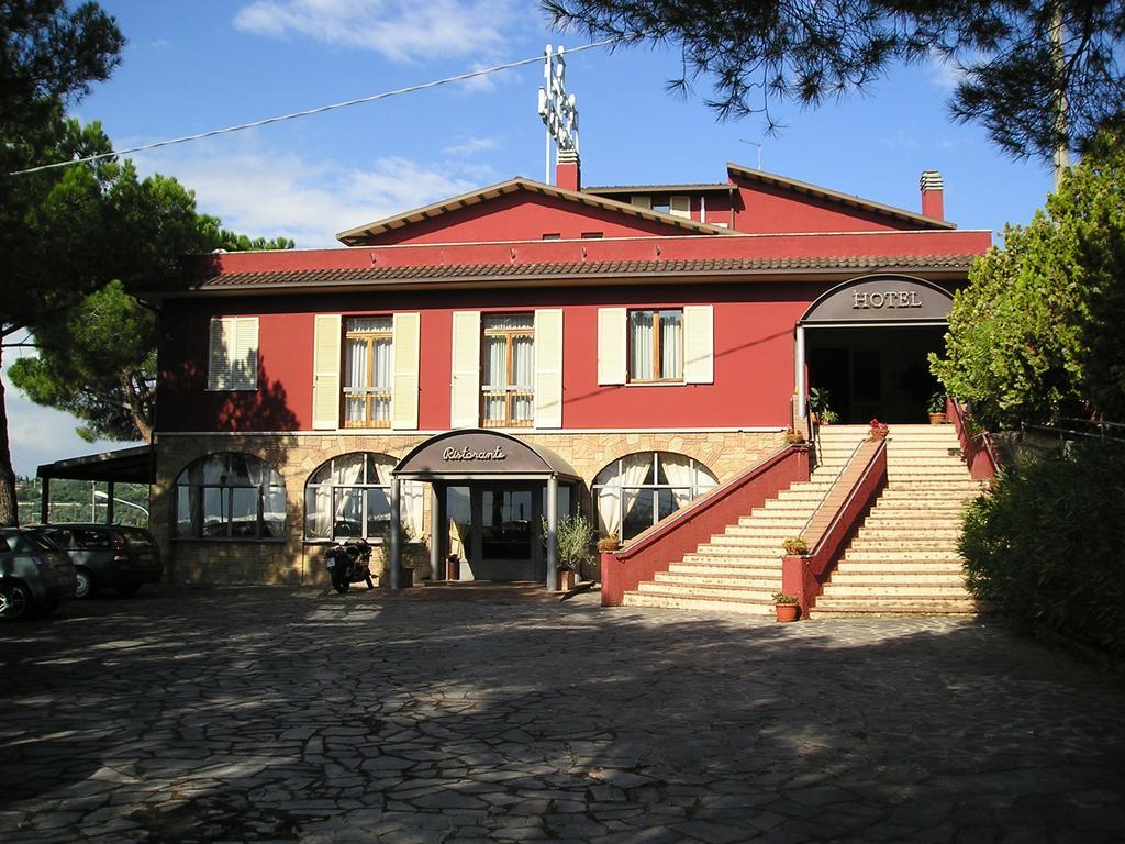Hotel Cavalieri Passignano sul Trasimeno Exterior foto