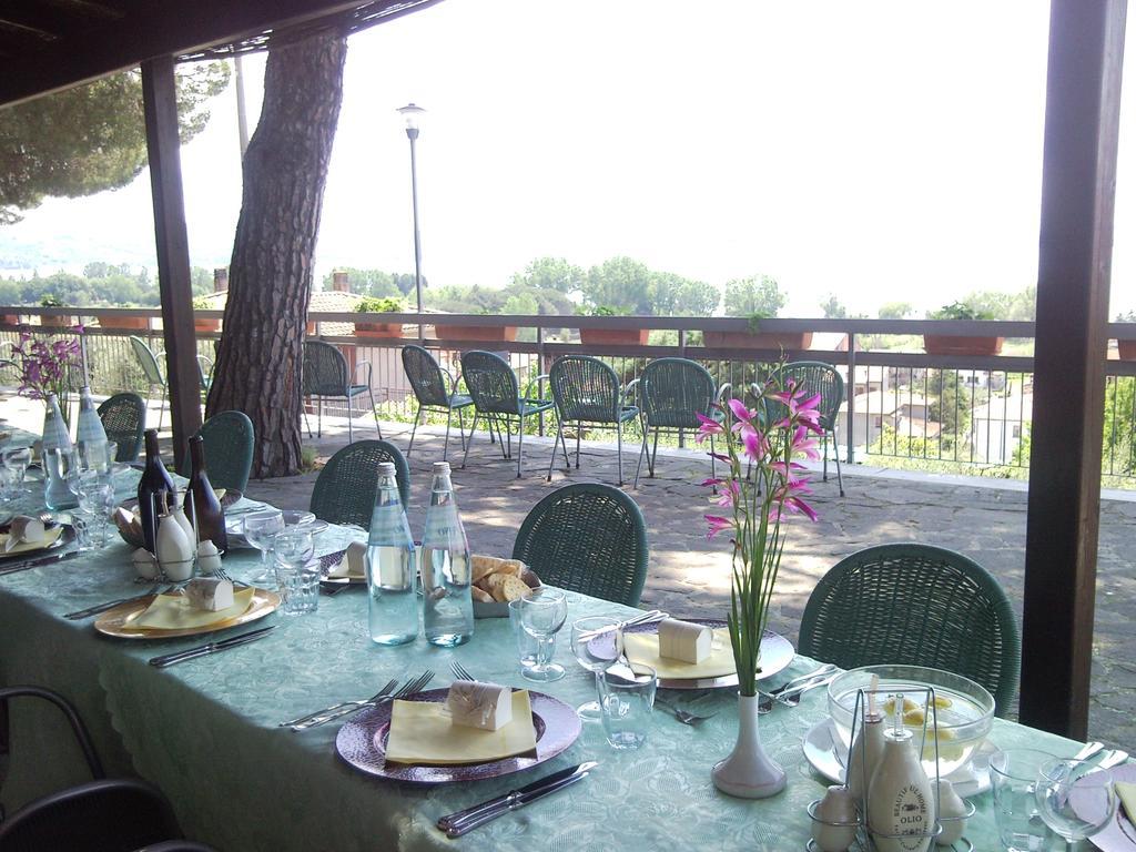 Hotel Cavalieri Passignano sul Trasimeno Exterior foto