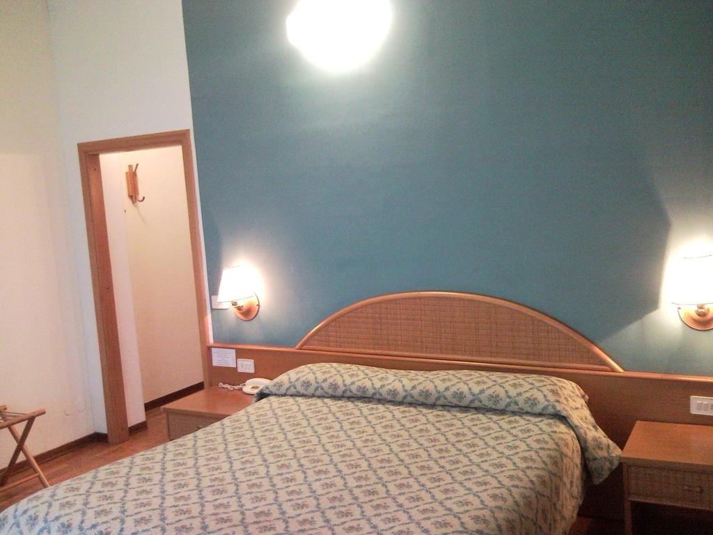 Hotel Cavalieri Passignano sul Trasimeno Exterior foto