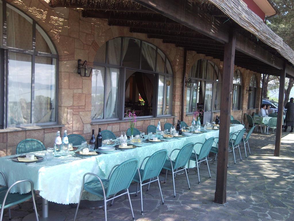 Hotel Cavalieri Passignano sul Trasimeno Exterior foto