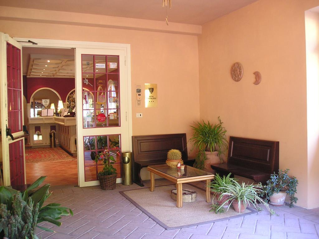 Hotel Cavalieri Passignano sul Trasimeno Exterior foto