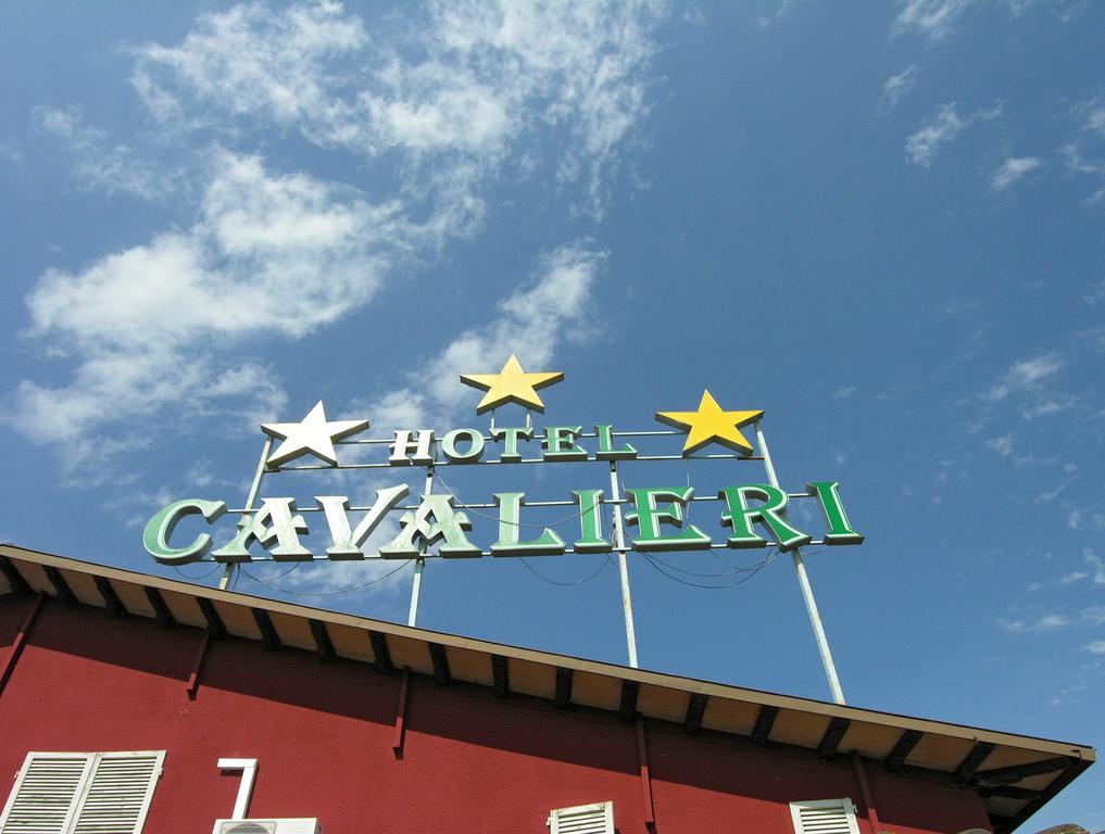 Hotel Cavalieri Passignano sul Trasimeno Exterior foto