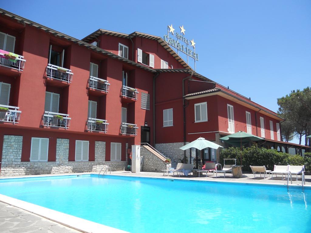 Hotel Cavalieri Passignano sul Trasimeno Exterior foto