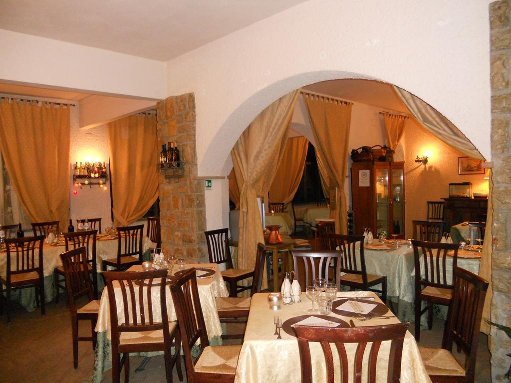 Hotel Cavalieri Passignano sul Trasimeno Exterior foto
