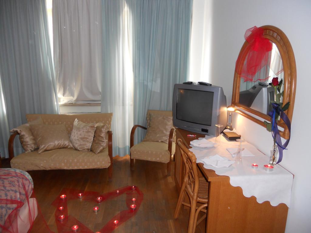 Hotel Cavalieri Passignano sul Trasimeno Exterior foto