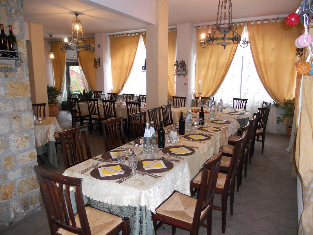 Hotel Cavalieri Passignano sul Trasimeno Exterior foto