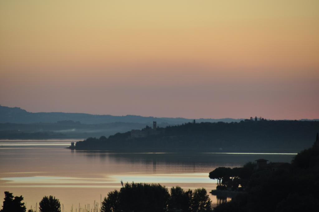 Hotel Cavalieri Passignano sul Trasimeno Exterior foto