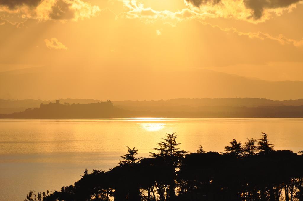 Hotel Cavalieri Passignano sul Trasimeno Exterior foto