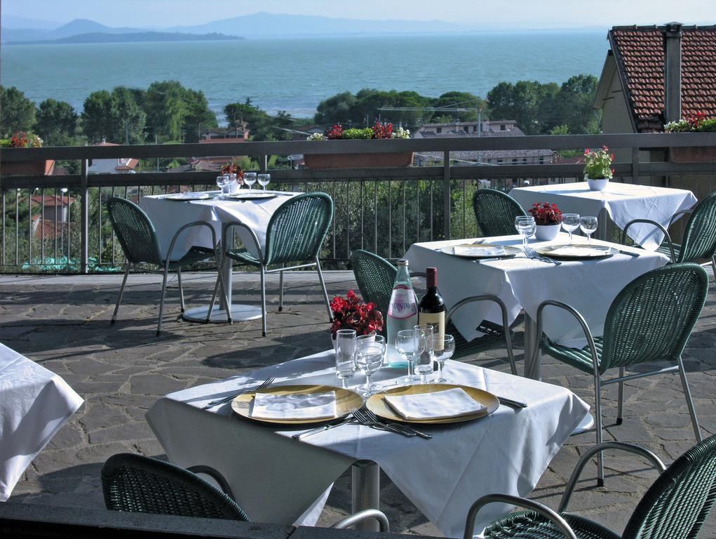 Hotel Cavalieri Passignano sul Trasimeno Exterior foto