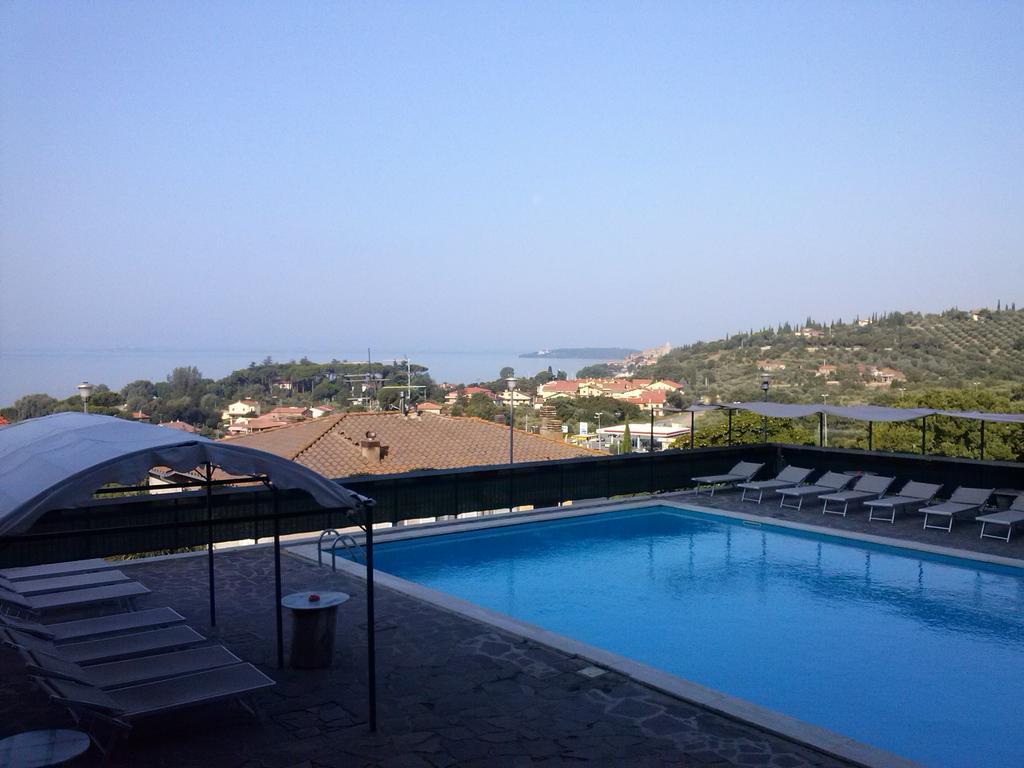 Hotel Cavalieri Passignano sul Trasimeno Exterior foto