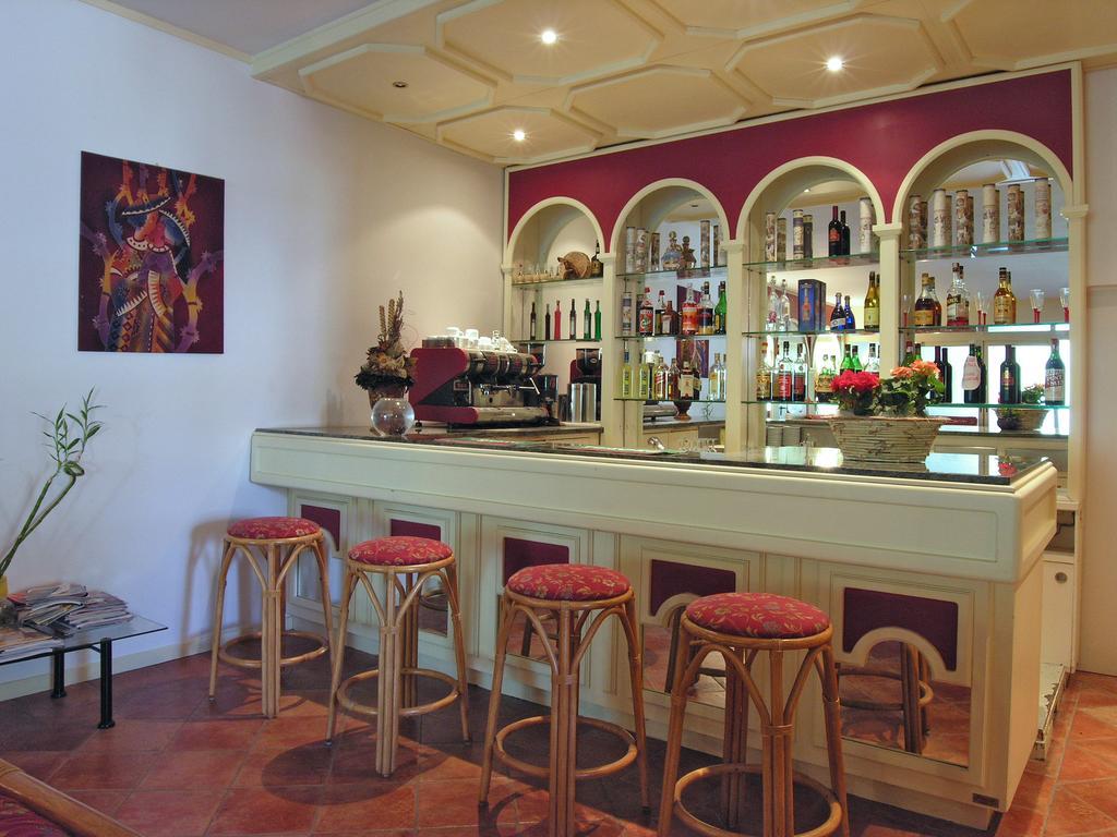 Hotel Cavalieri Passignano sul Trasimeno Exterior foto