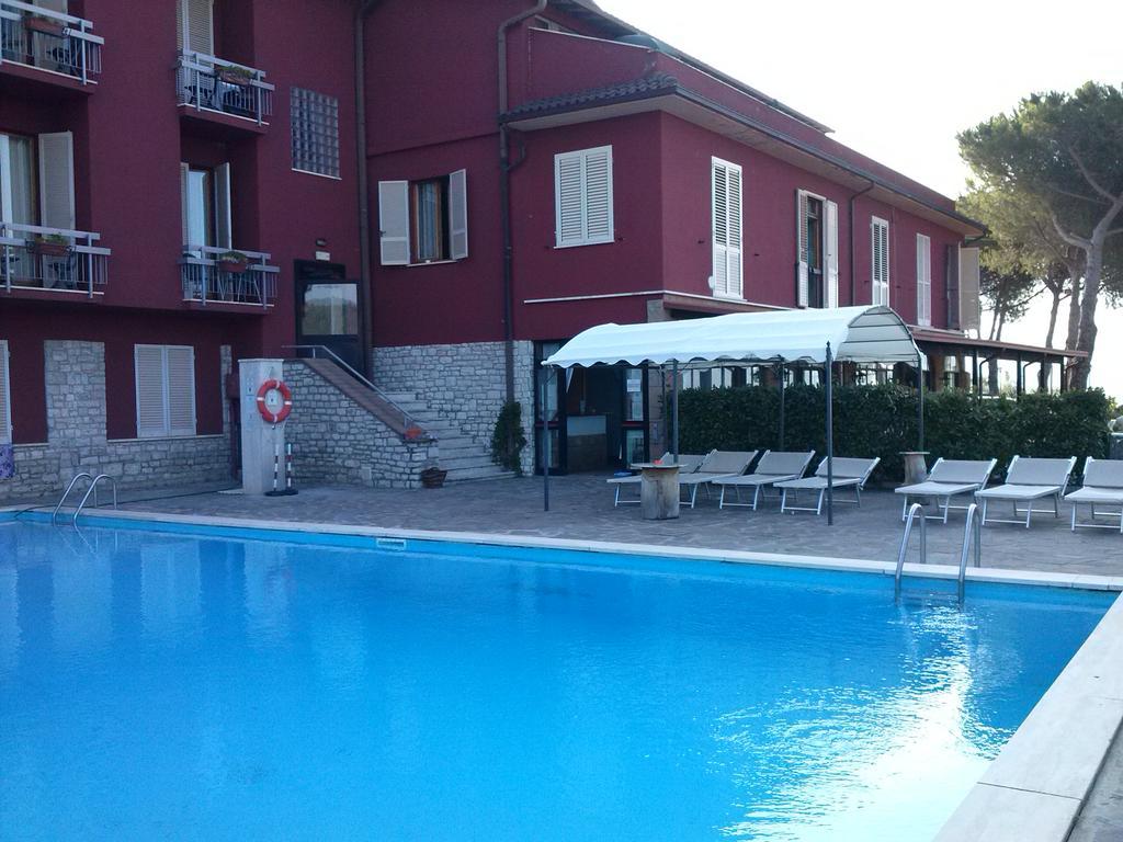 Hotel Cavalieri Passignano sul Trasimeno Exterior foto