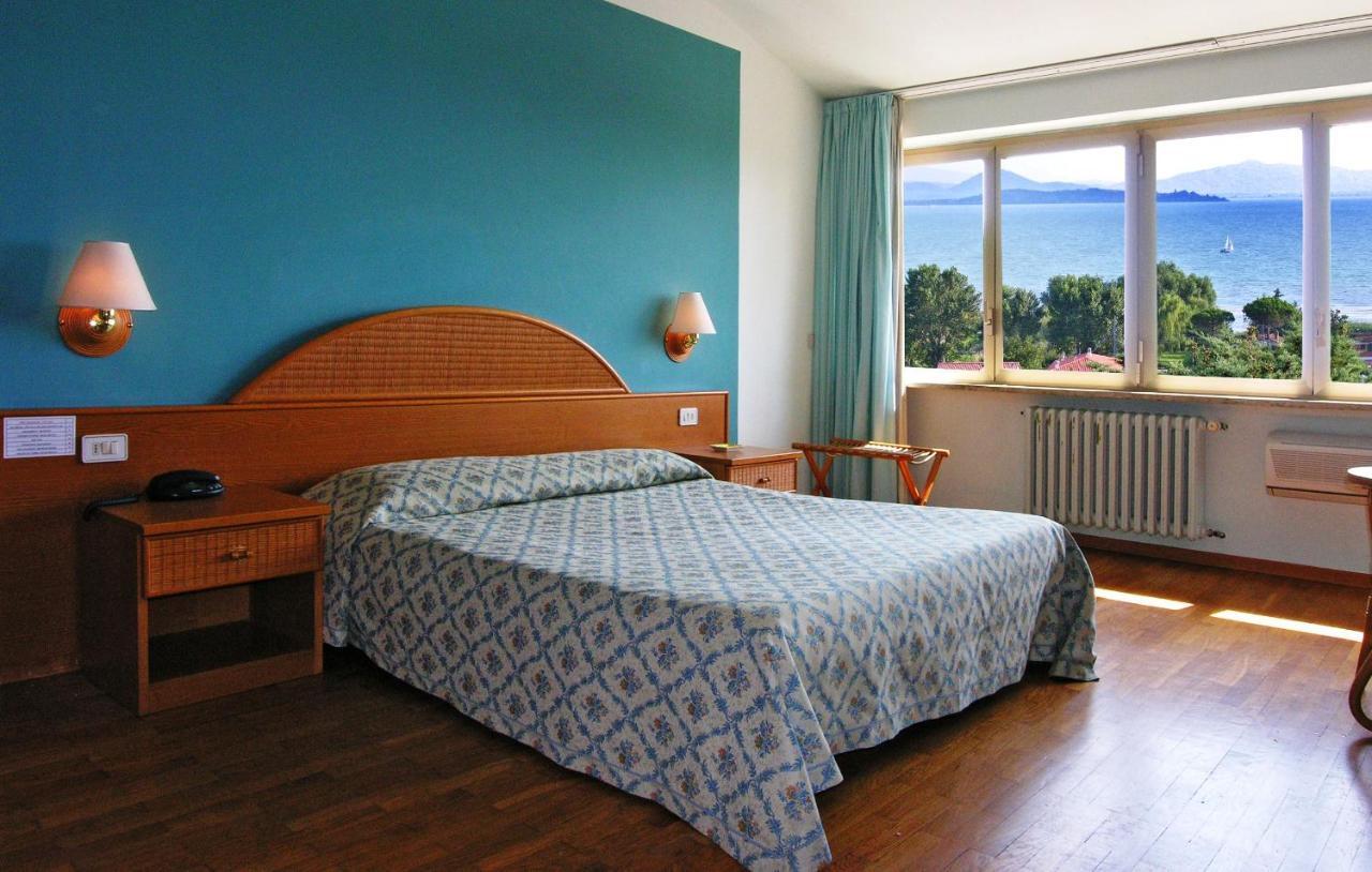 Hotel Cavalieri Passignano sul Trasimeno Exterior foto